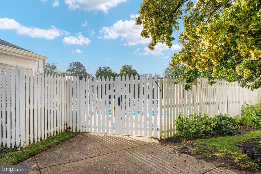 3301 LAKESIDE VIEW DRIVE Unit: 2-1