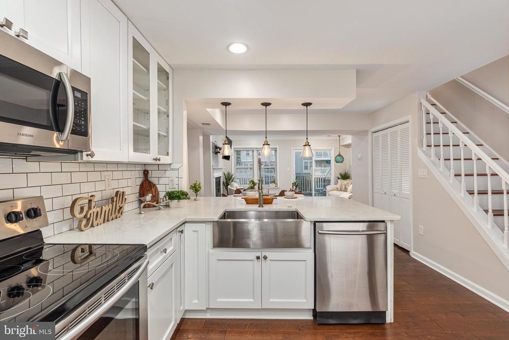 3301 LAKESIDE VIEW DRIVE Unit: 2-1