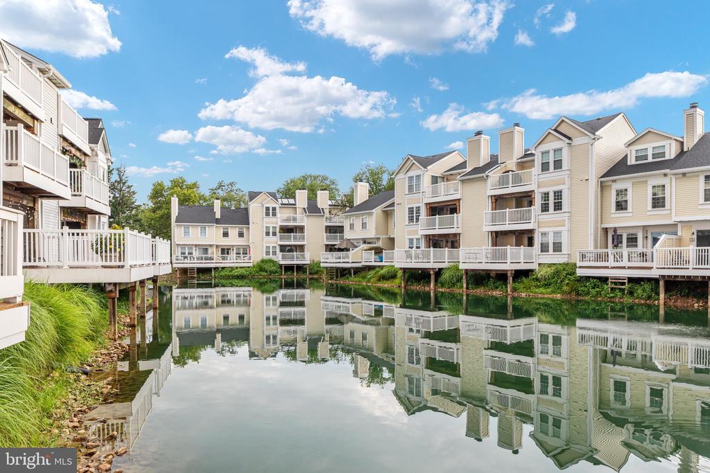 3301 LAKESIDE VIEW DRIVE Unit: 2-1