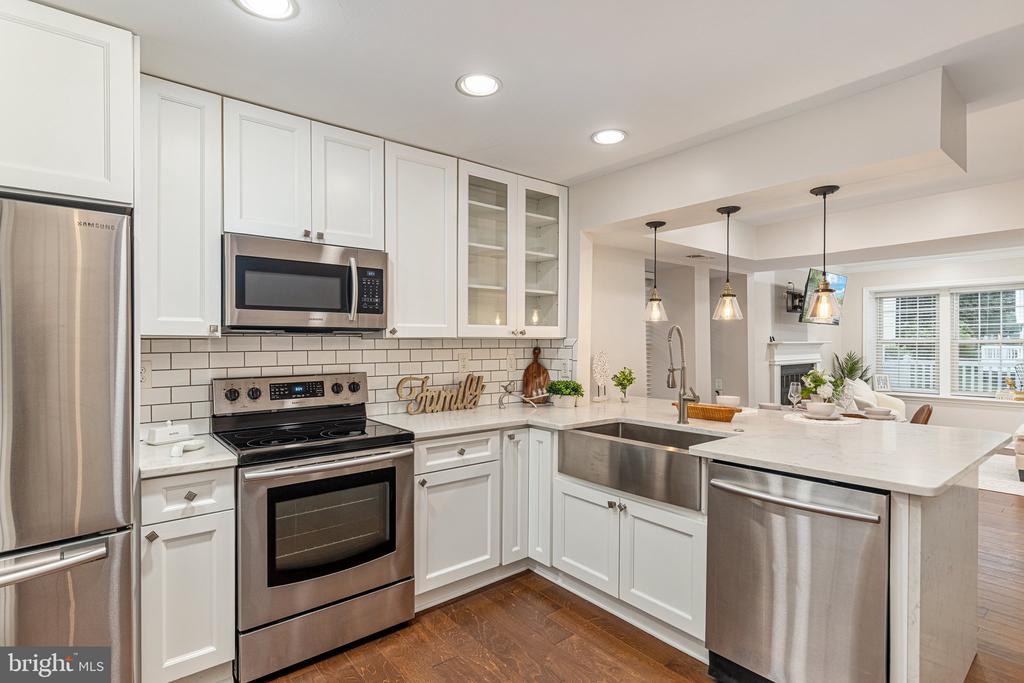 3301 LAKESIDE VIEW DRIVE Unit: 2-1