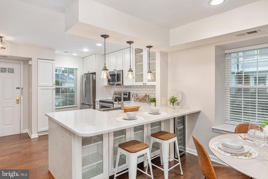 3301 LAKESIDE VIEW DRIVE Unit: 2-1