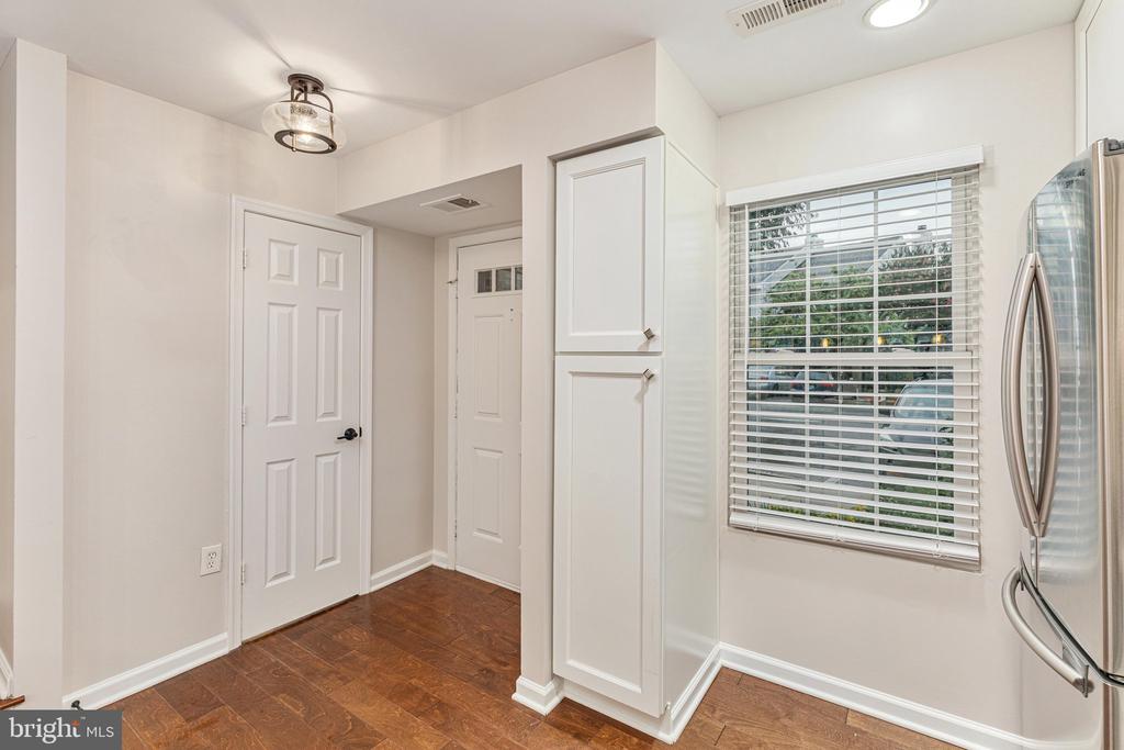 3301 LAKESIDE VIEW DRIVE Unit: 2-1
