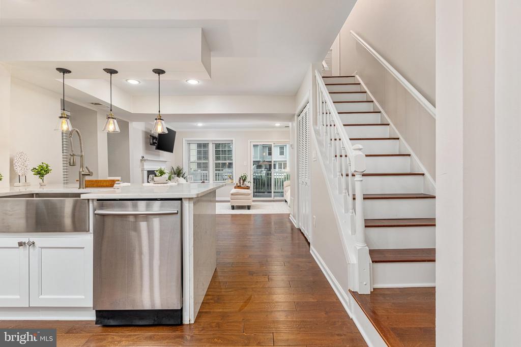 3301 LAKESIDE VIEW DRIVE Unit: 2-1