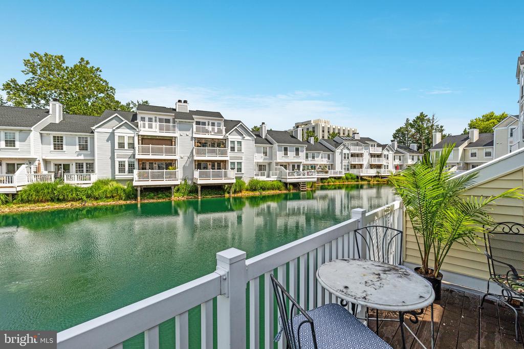 3301 LAKESIDE VIEW DRIVE Unit: 2-1