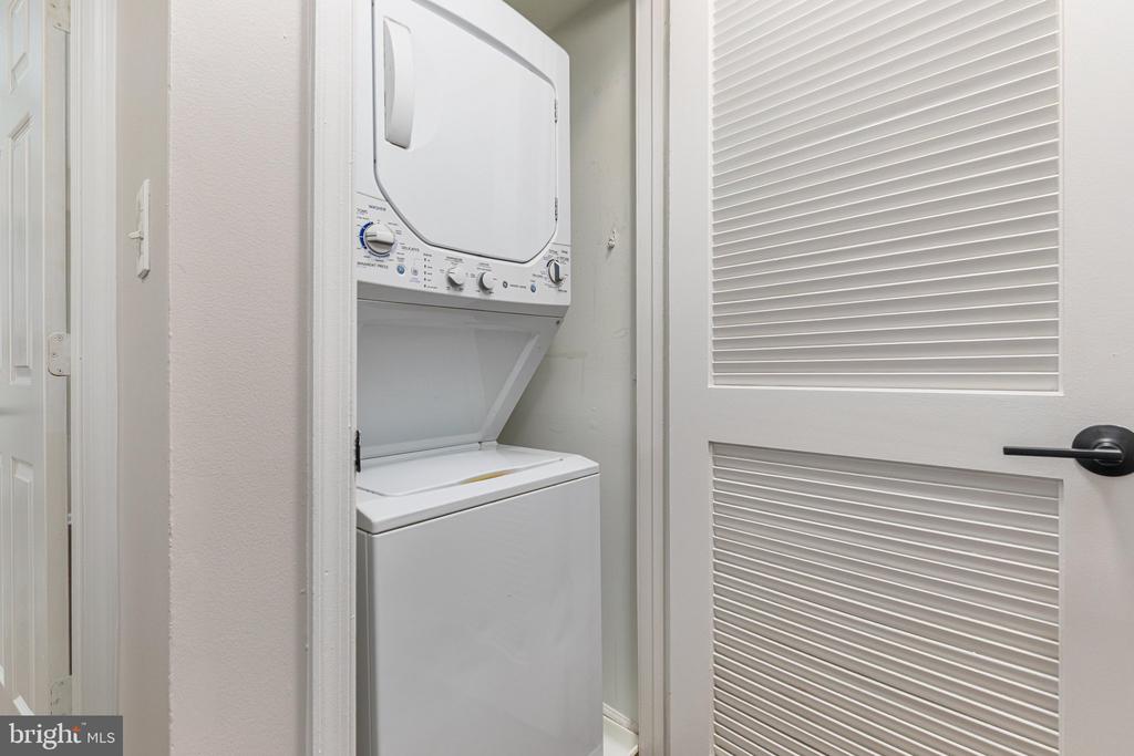 3301 LAKESIDE VIEW DRIVE Unit: 2-1