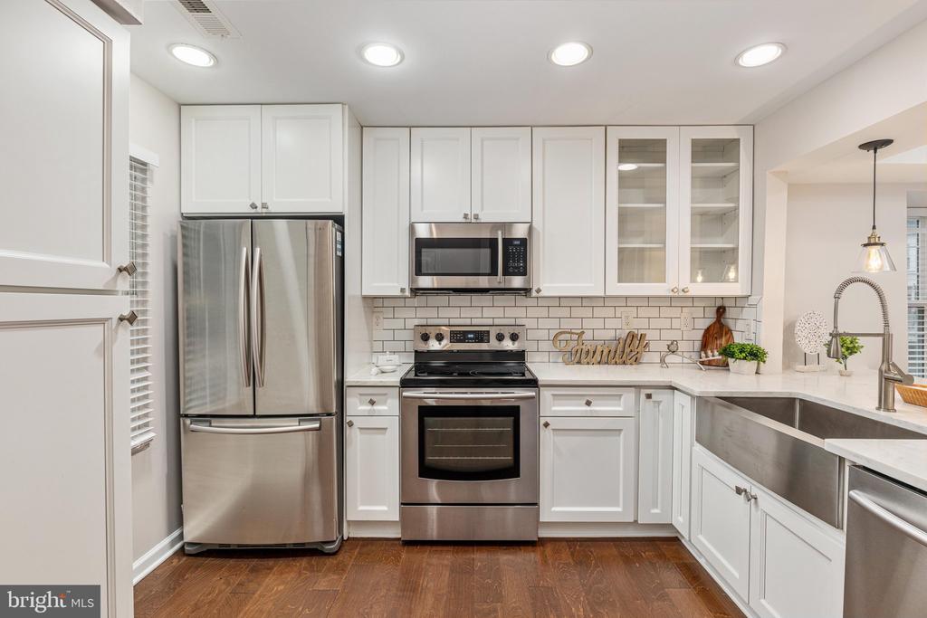 3301 LAKESIDE VIEW DRIVE Unit: 2-1