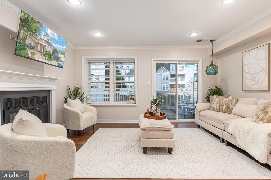 3301 LAKESIDE VIEW DRIVE Unit: 2-1