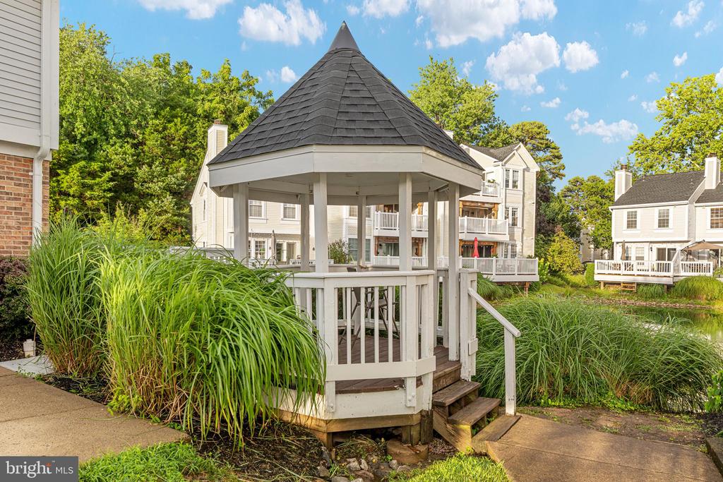 3301 LAKESIDE VIEW DRIVE Unit: 2-1