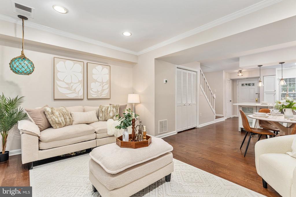 3301 LAKESIDE VIEW DRIVE Unit: 2-1
