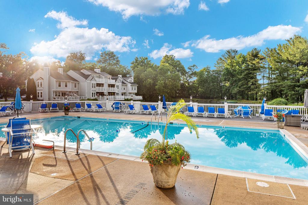 3301 LAKESIDE VIEW DRIVE Unit: 2-1