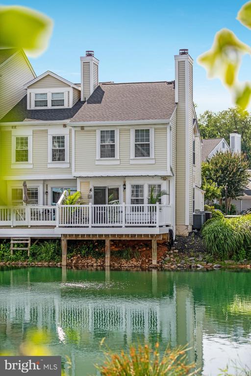 3301 LAKESIDE VIEW DRIVE Unit: 2-1