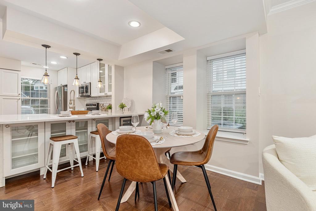 3301 LAKESIDE VIEW DRIVE Unit: 2-1