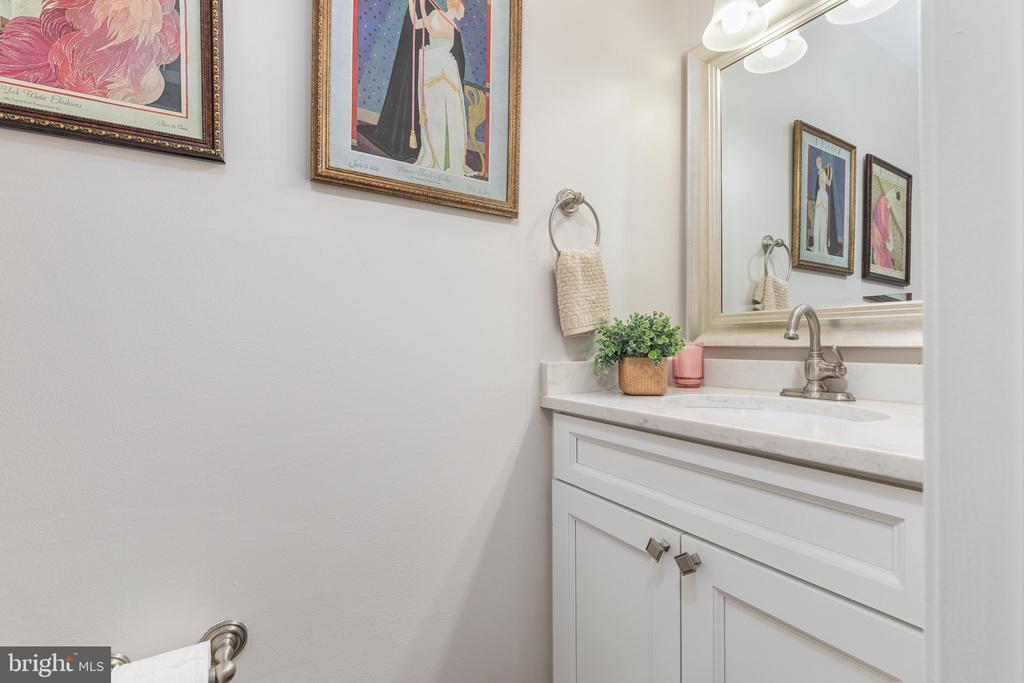3301 LAKESIDE VIEW DRIVE Unit: 2-1