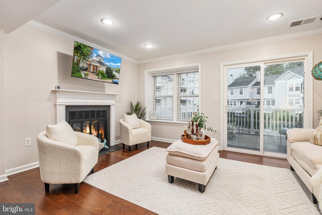 3301 LAKESIDE VIEW DRIVE Unit: 2-1