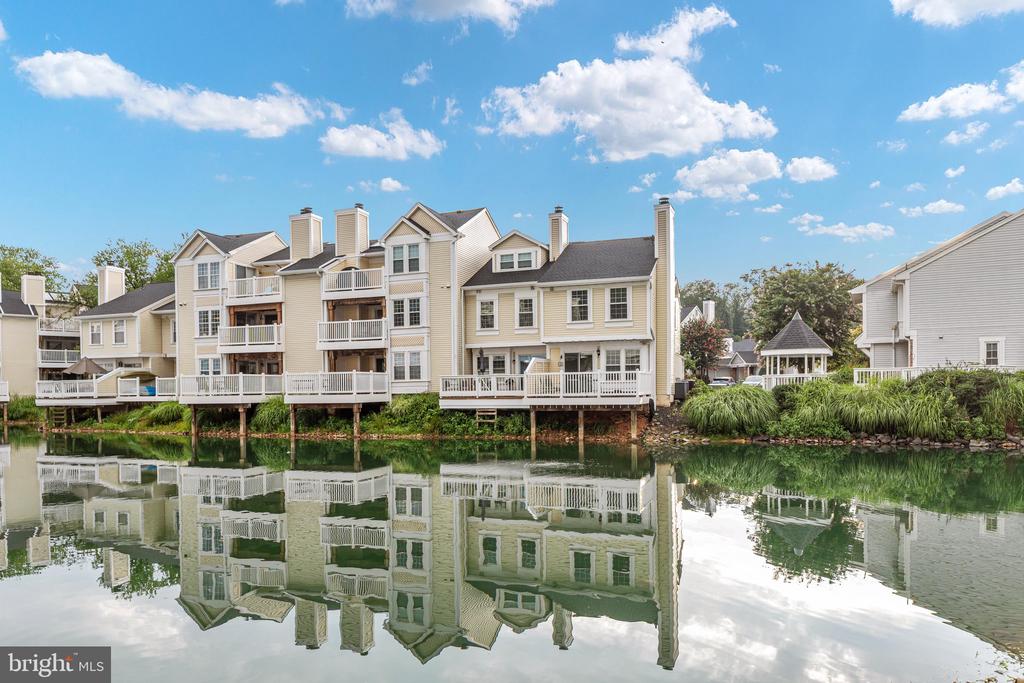 3301 LAKESIDE VIEW DRIVE Unit: 2-1