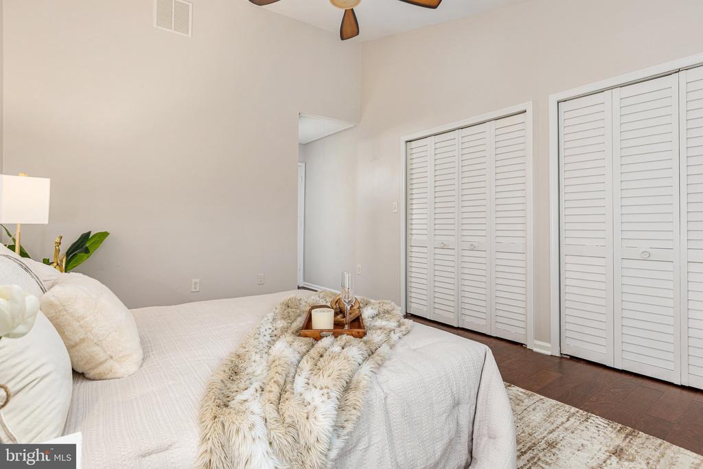 3301 LAKESIDE VIEW DRIVE Unit: 2-1