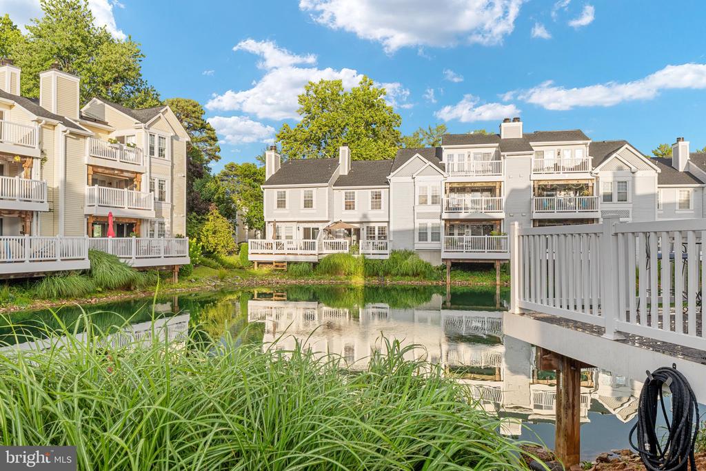 3301 LAKESIDE VIEW DRIVE Unit: 2-1