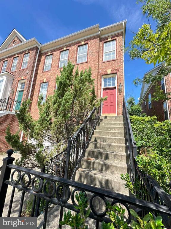 5609 FAIRCLOTH COURT