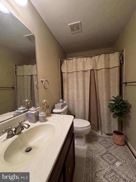 5609 FAIRCLOTH COURT