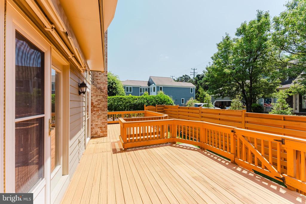 10527 MEREWORTH LANE