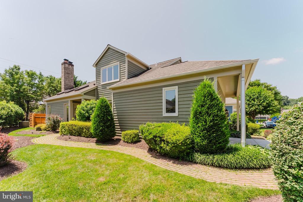 10527 MEREWORTH LANE