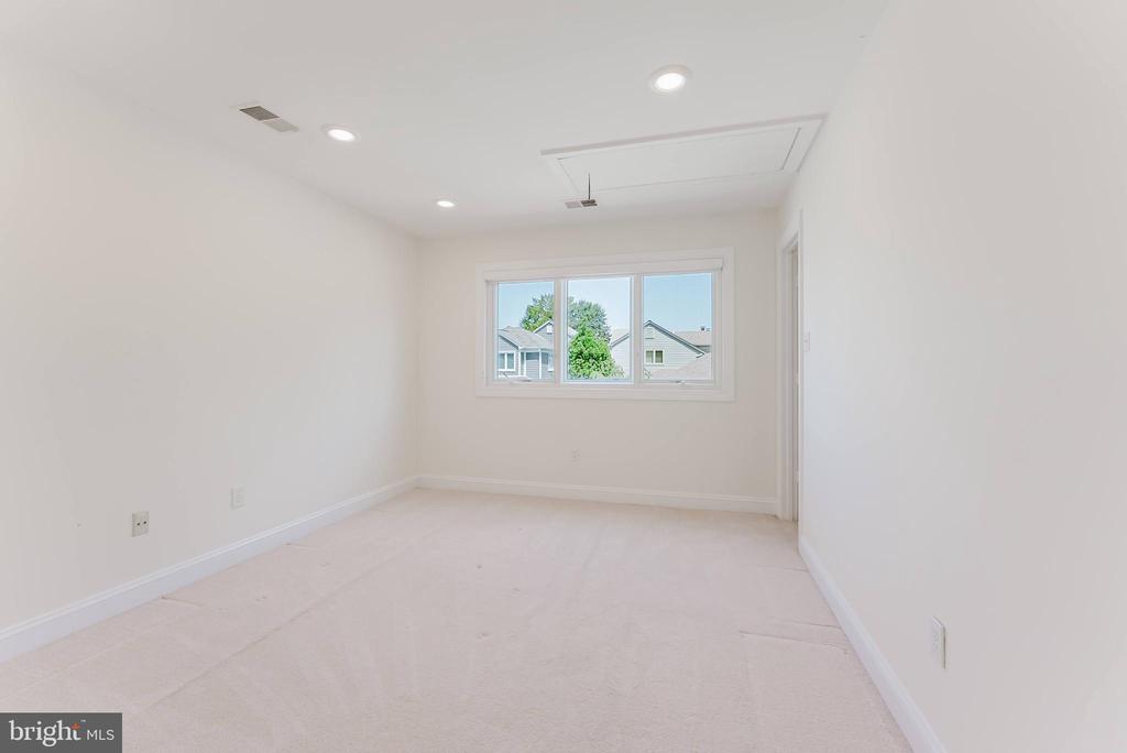 10527 MEREWORTH LANE