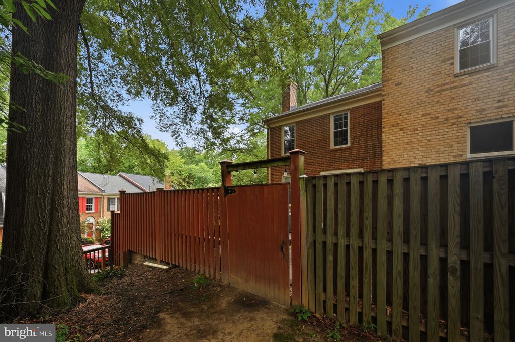 2324 HARLEYFORD COURT