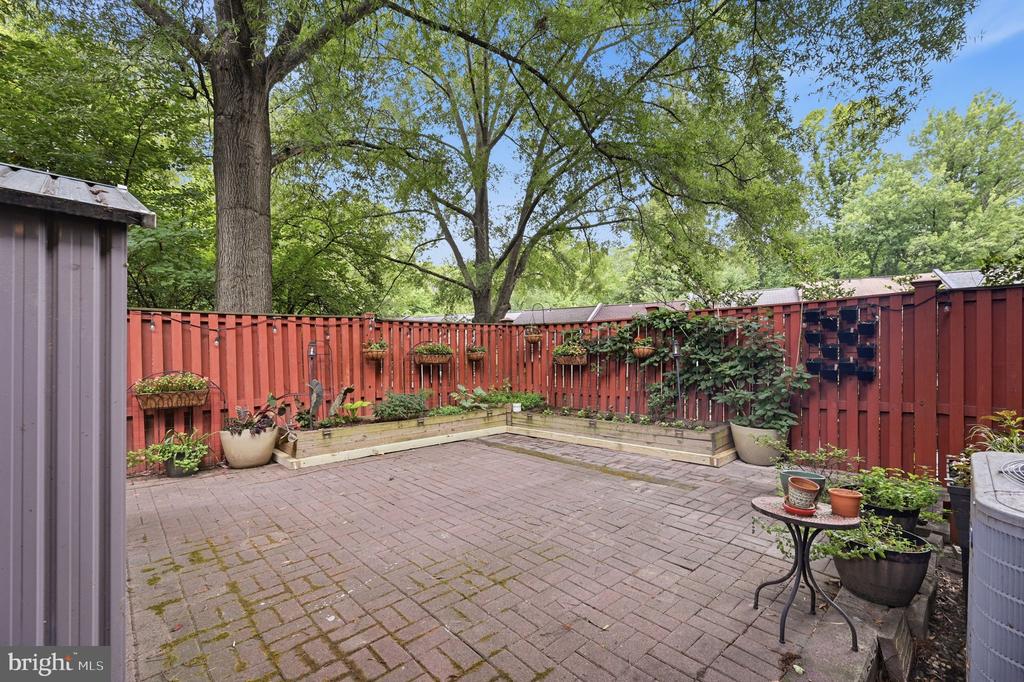 2324 HARLEYFORD COURT