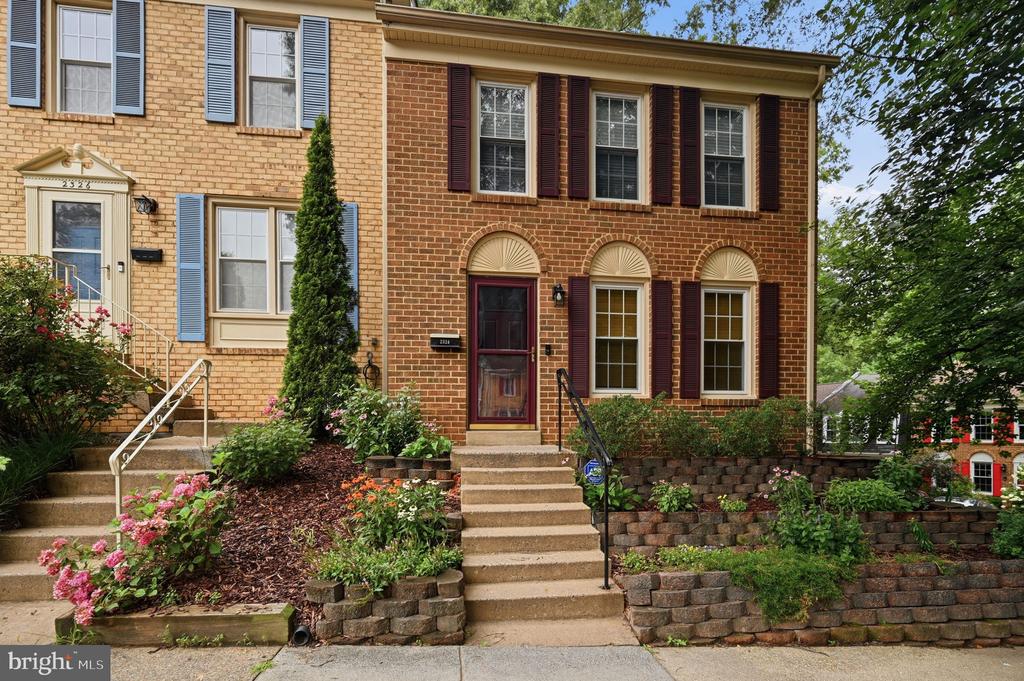 2324 HARLEYFORD COURT