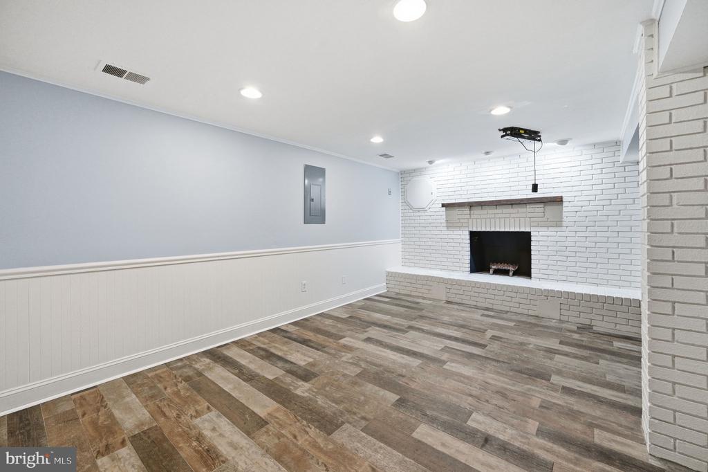 2324 HARLEYFORD COURT