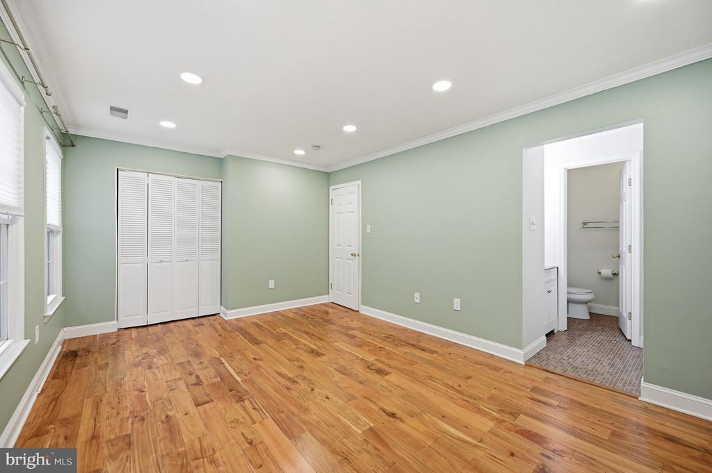 2324 HARLEYFORD COURT