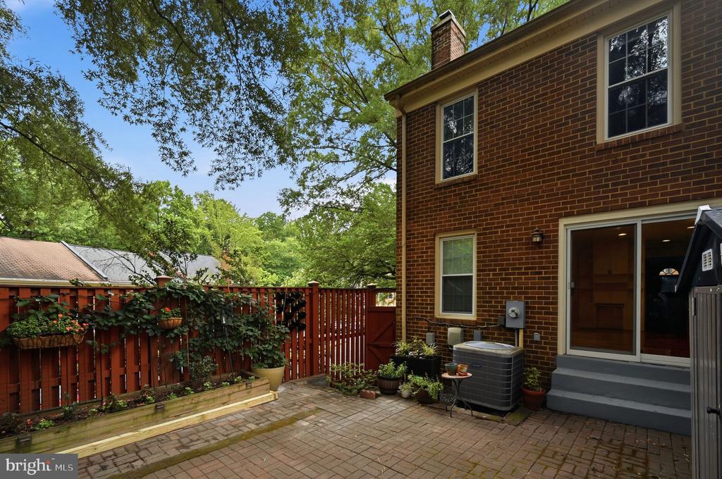 2324 HARLEYFORD COURT