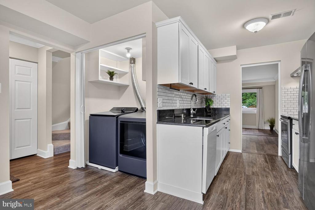 858 DOGWOOD COURT