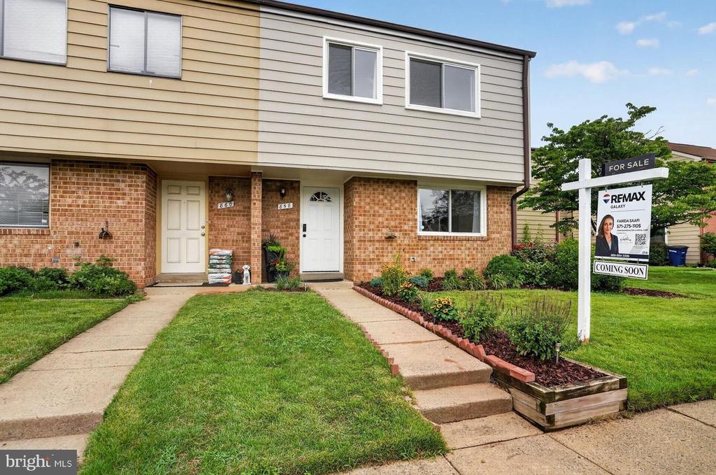 858 DOGWOOD COURT
