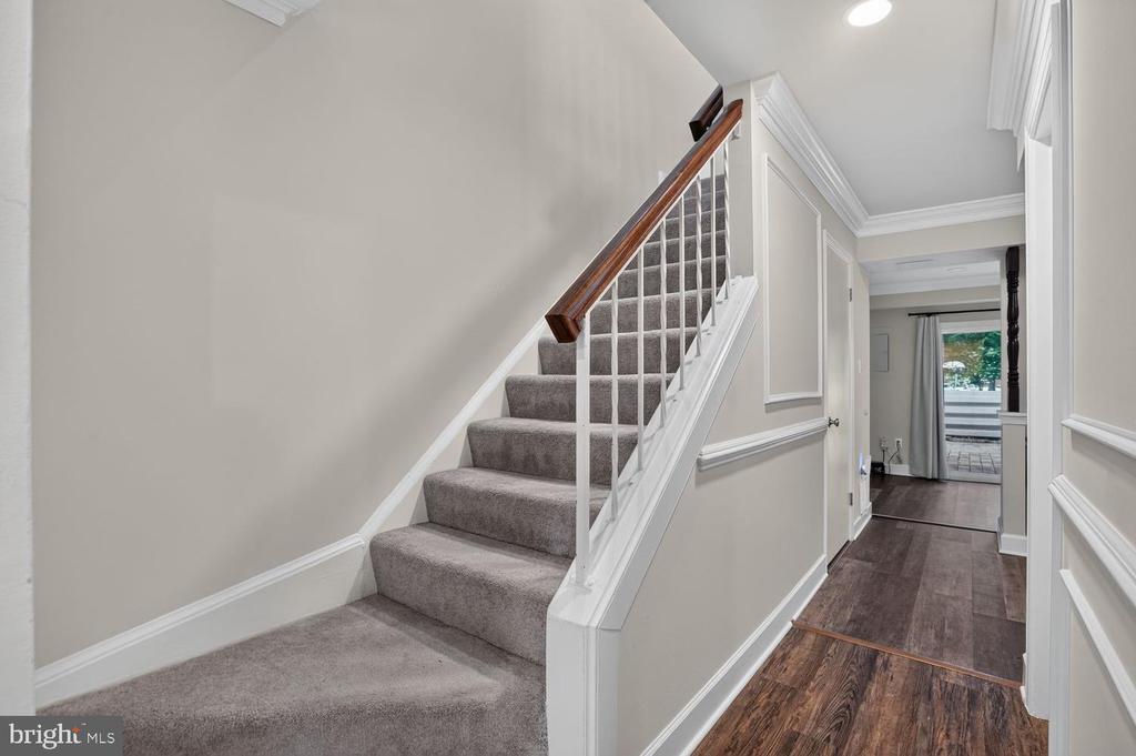 858 DOGWOOD COURT
