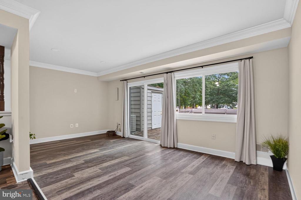 858 DOGWOOD COURT
