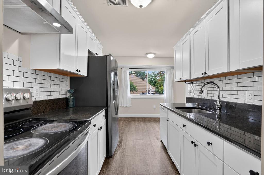 858 DOGWOOD COURT