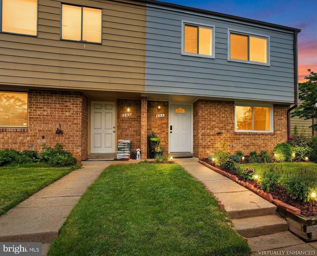 858 DOGWOOD COURT