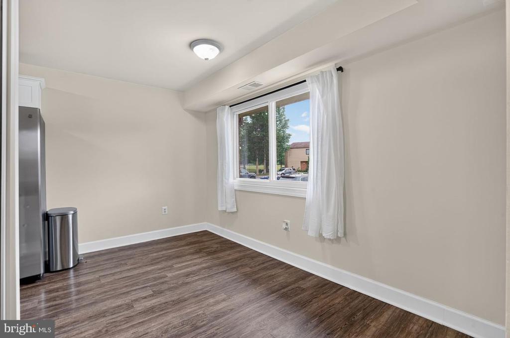 858 DOGWOOD COURT