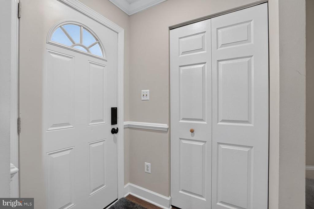 858 DOGWOOD COURT