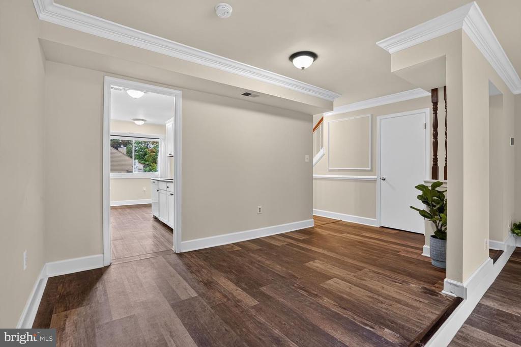 858 DOGWOOD COURT