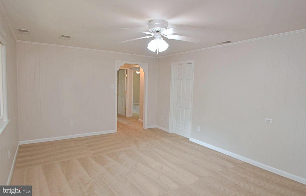 6411 WHIPPANY WAY