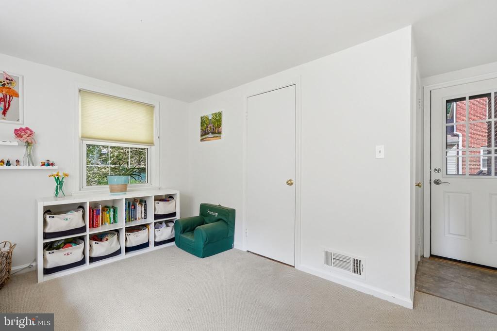 6107 BROOK DRIVE