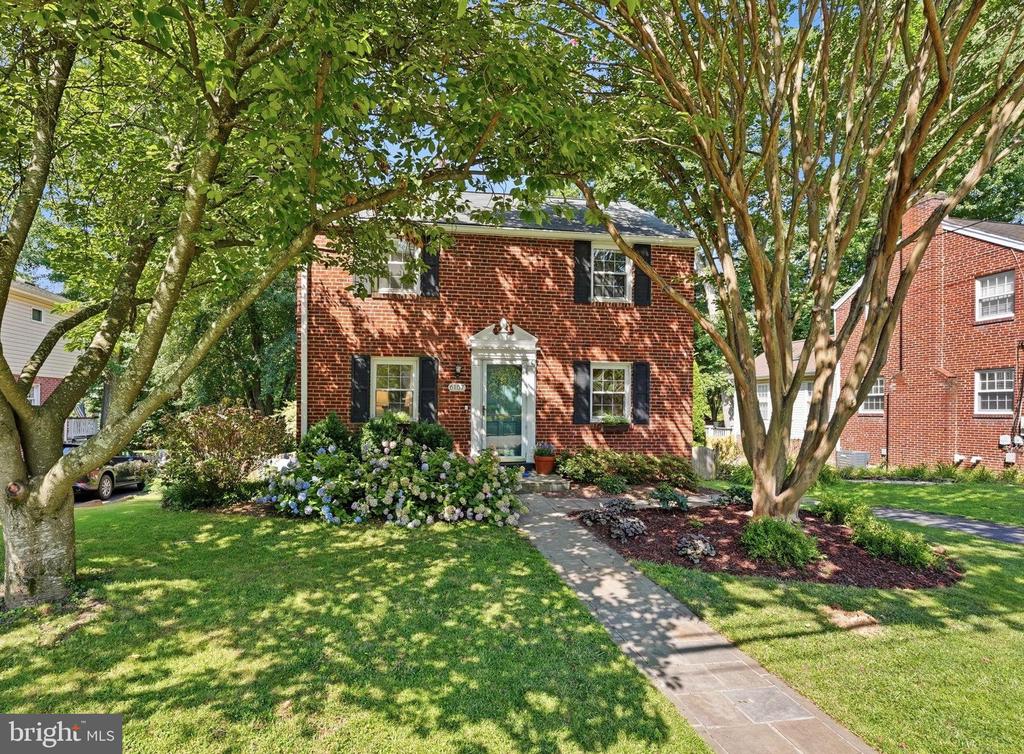 6107 BROOK DRIVE