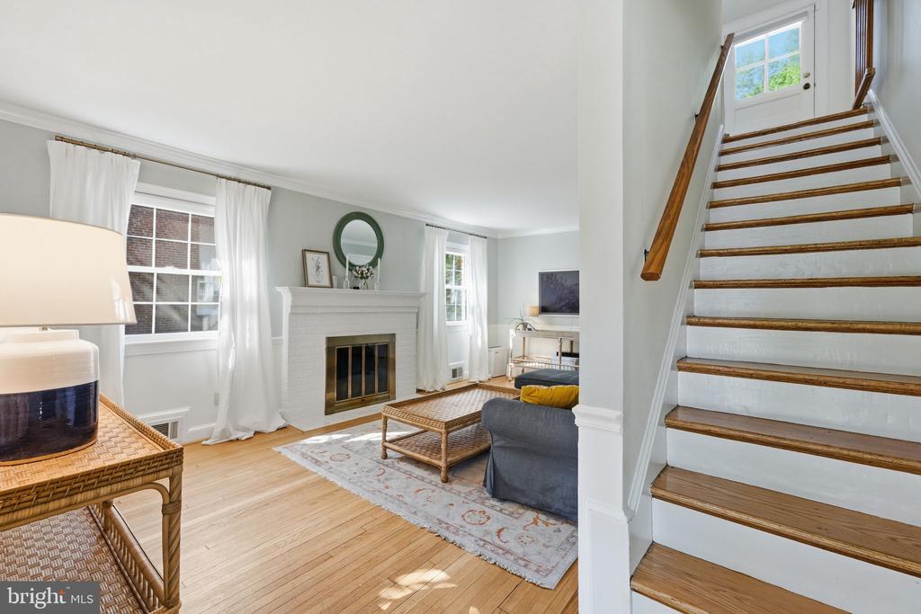 6107 BROOK DRIVE