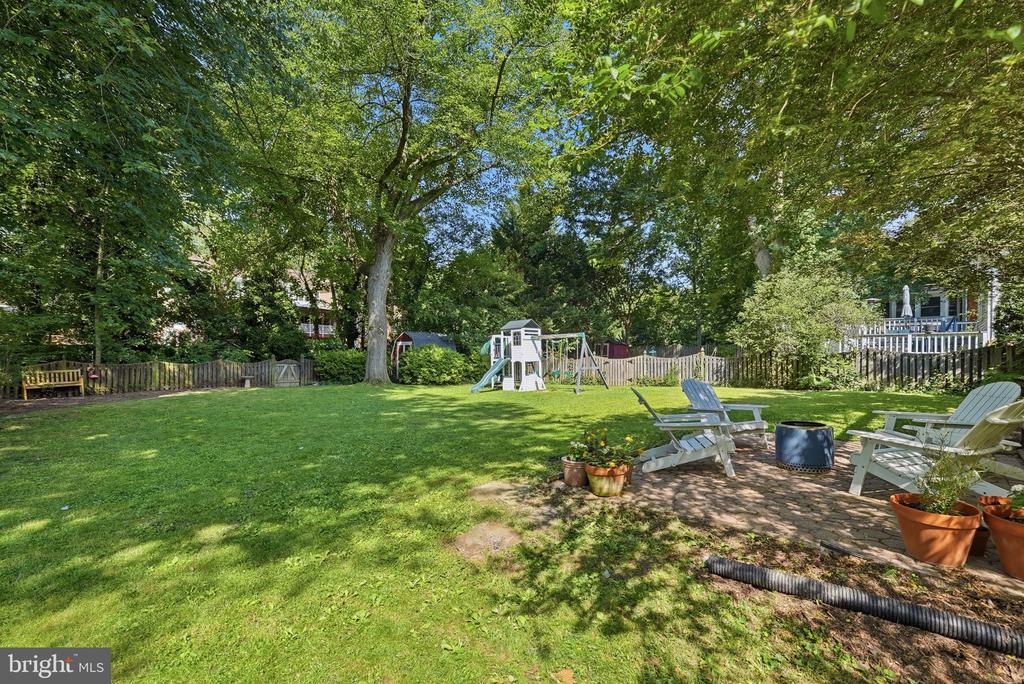 6107 BROOK DRIVE