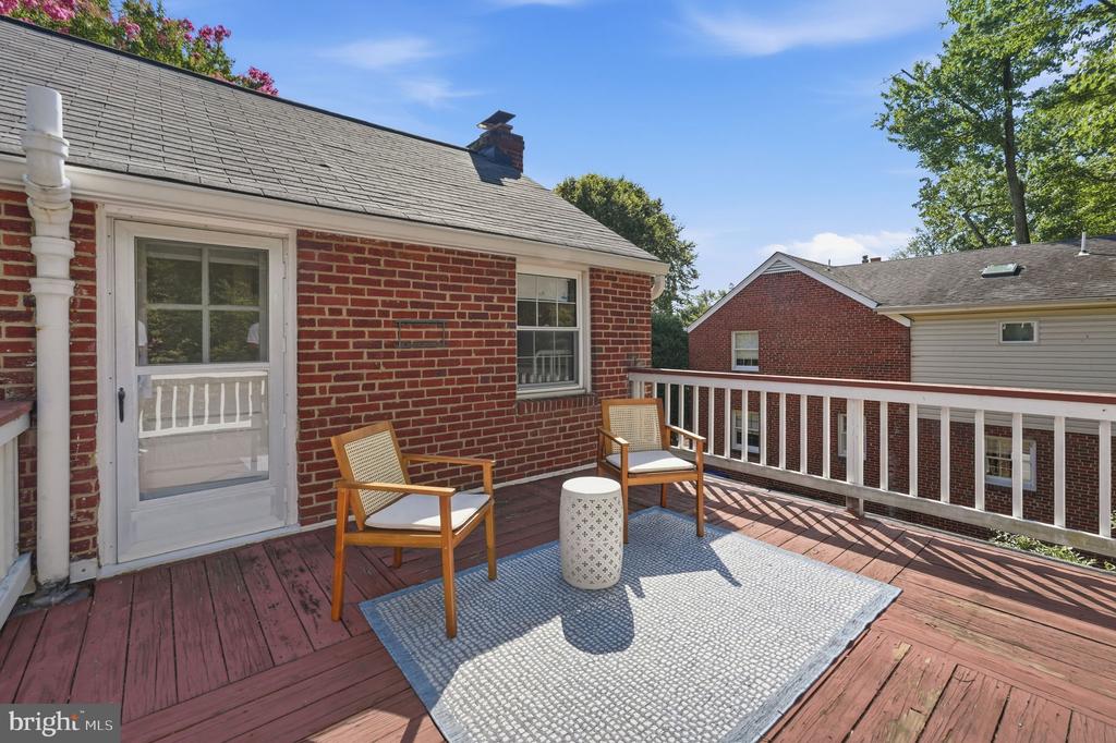 6107 BROOK DRIVE