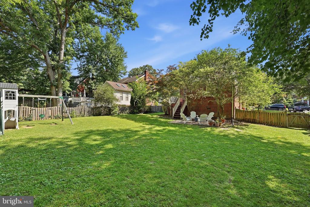 6107 BROOK DRIVE