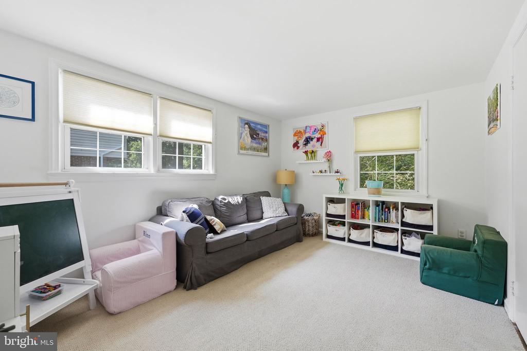 6107 BROOK DRIVE