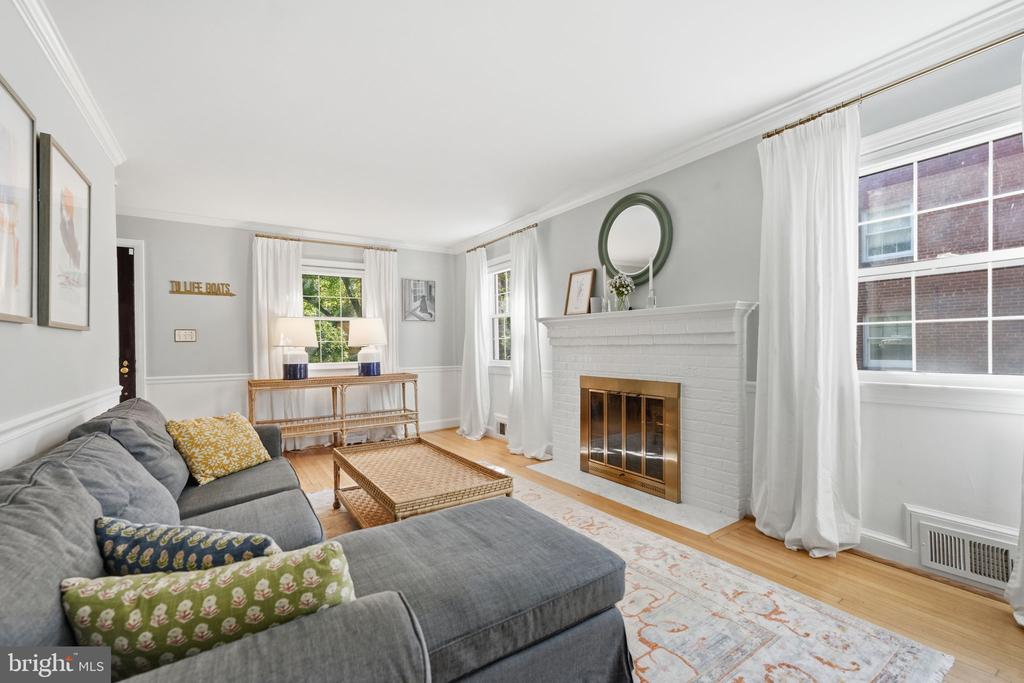 6107 BROOK DRIVE